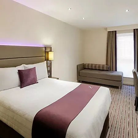 Premier Inn Epsom Central-2