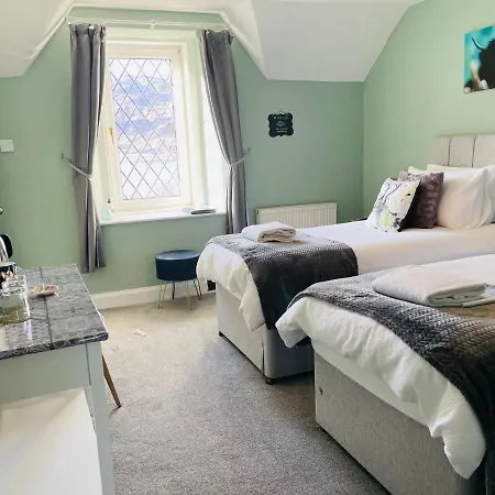 Whinburn Guest House-2