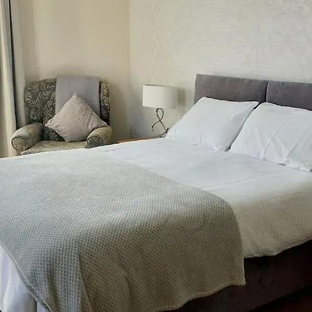 Queens Rooms-2