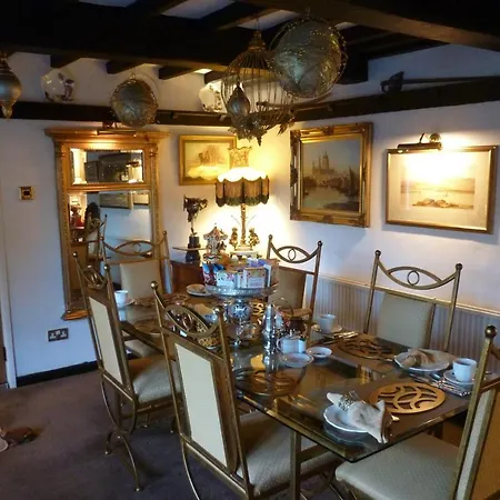 Newark Lodge Guest House-3