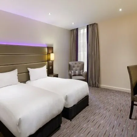 Premier Inn Cheltenham Town Centre-3