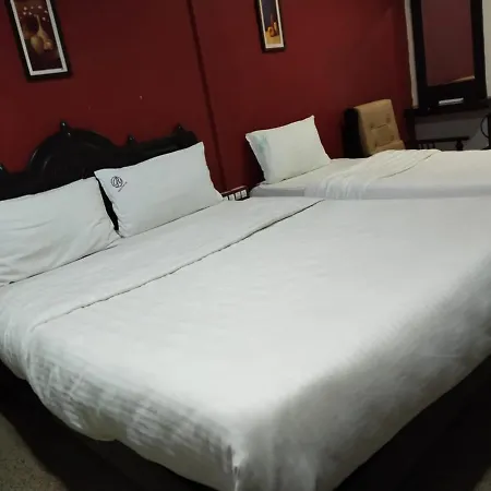 Hotel Seven Roads-3