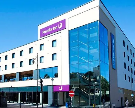 Premier Inn Staines Upon Thames-3