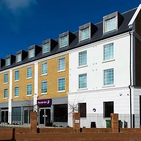 Premier Inn Epsom Town Centre-2