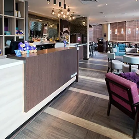 Premier Inn Epsom Town Centre-3