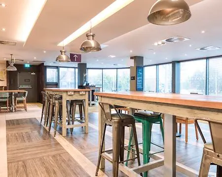 Premier Inn Wokingham Town Centre-2