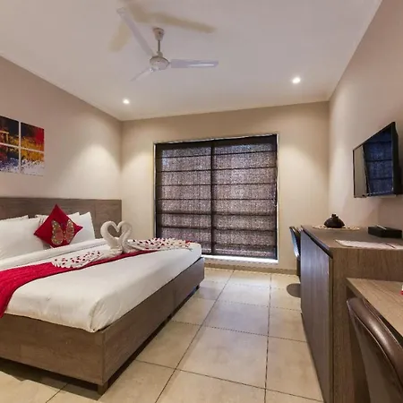 Rosastays Gurugram Golf Course-3