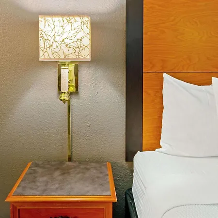 La Quinta Inn By Wyndham Santa Fe-3