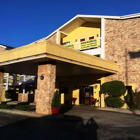 Oaktree Inn And Suites-3