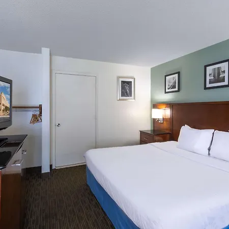 Days Inn By Wyndham Greenville-3