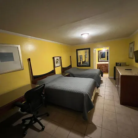 Dragon Inn & Suites-3