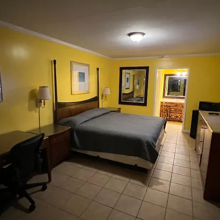 Dragon Inn & Suites-2