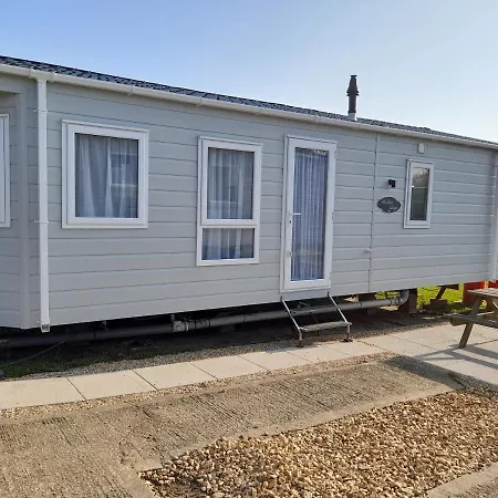 Fairway Caravan Retreat: Ferry Discounts Available-2
