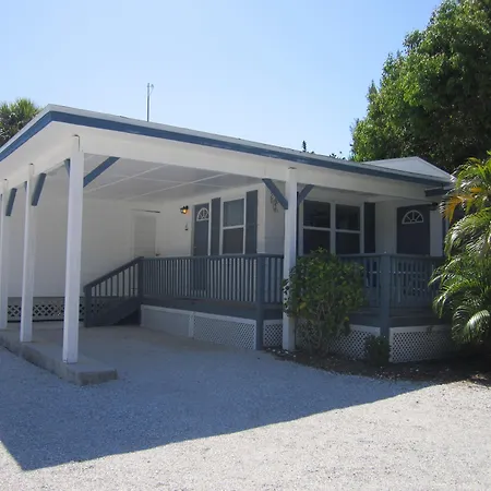 Tropical Winds Beachfront Motel And Cottages-3