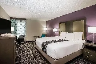La Quinta Inn By Wyndham Davenport & Conference Center-3