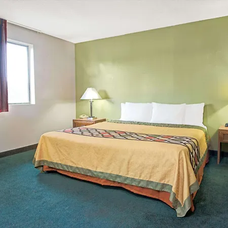 Super 8 By Wyndham Eureka/Six Flags Nearby-2