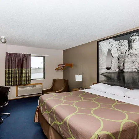 Super 8 By Wyndham Hays Ks-3