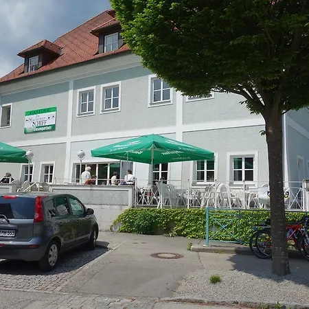 Gasthof-Hotel Goldenes Schiff-3