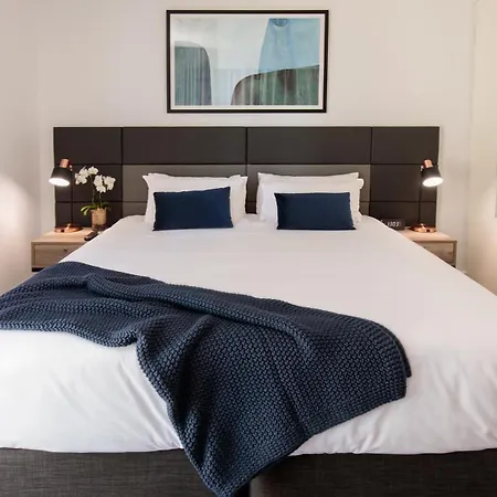 Oaks Glenelg Plaza Pier Suites-3