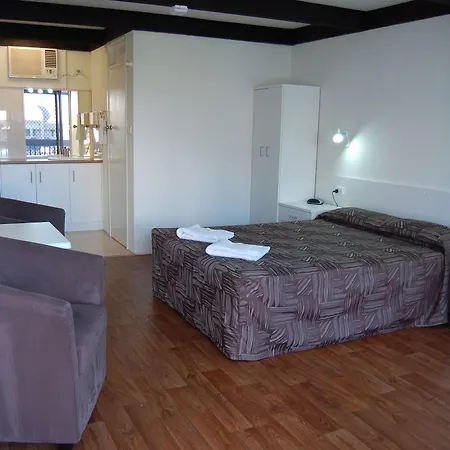 Slipway Hotel Motel-2