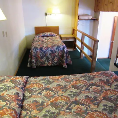 Travelers Lodge-2
