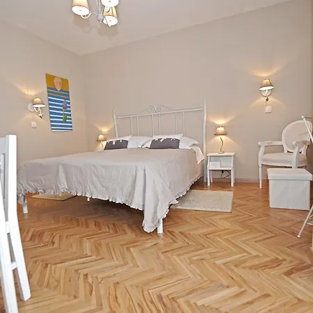 Tinel Rooms Old City Center-2