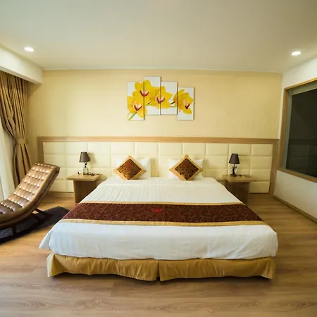 Ruby Hotel-2