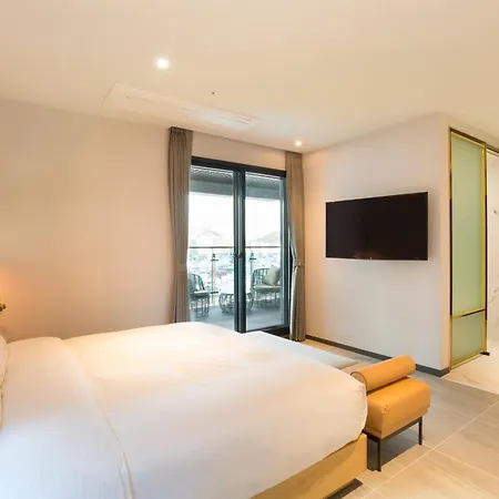 Nampo Hound Hotel Premier-3