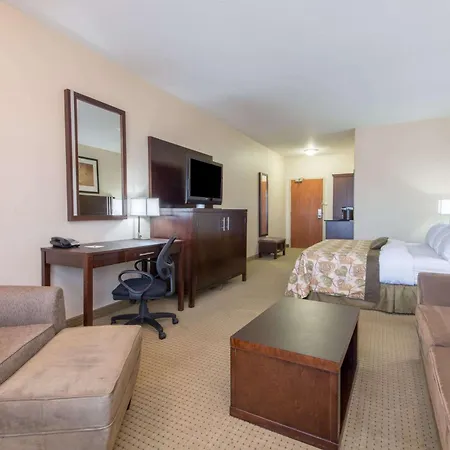Ramada By Wyndham Wainwright-2