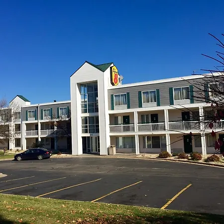 Super 8 By Wyndham Madison East-3
