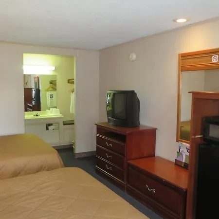 Knights Inn Canton-2