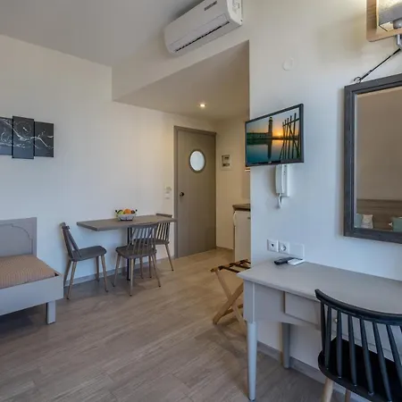 Icarus Suites & Apartments By "Lefkoniko"-3