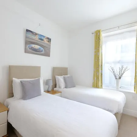 Tee-Side Guest House-3