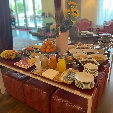 Mimi Hotel-2