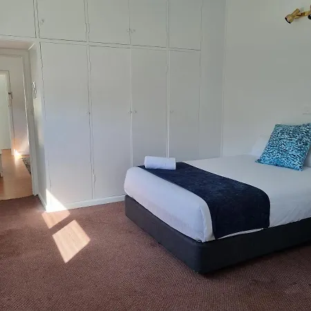 Parkes Hotel-2