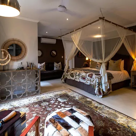 Safari Moon Luxury Bush Lodge-2