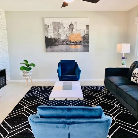Blue-Door @Maywood - Modern Spaces-3