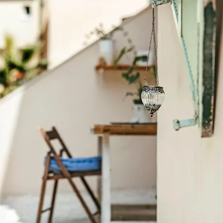 Tune Inn Activity Guesthouse- Over 24'S-2