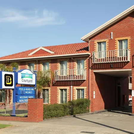 Courtyard Motor Inn-2