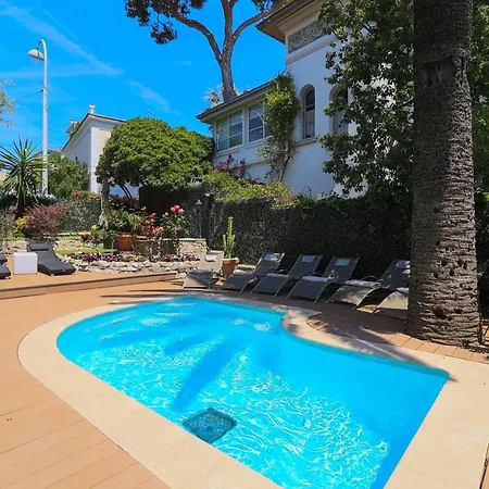Hotel Petit Palais-3