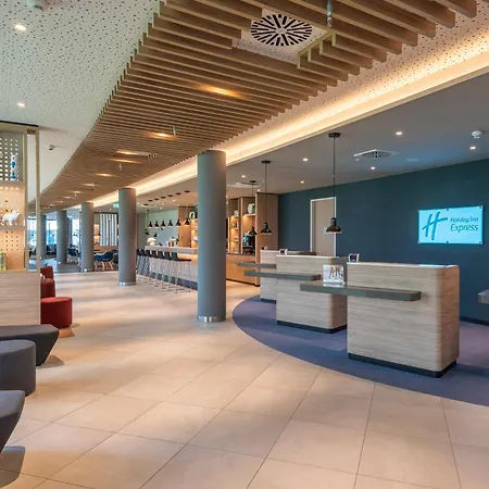 Holiday Inn Express Duesseldorf - Hauptbahnhof By Ihg-3
