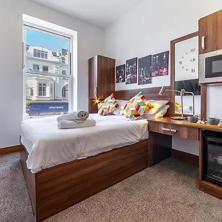 205 Earls Court Rooms-2