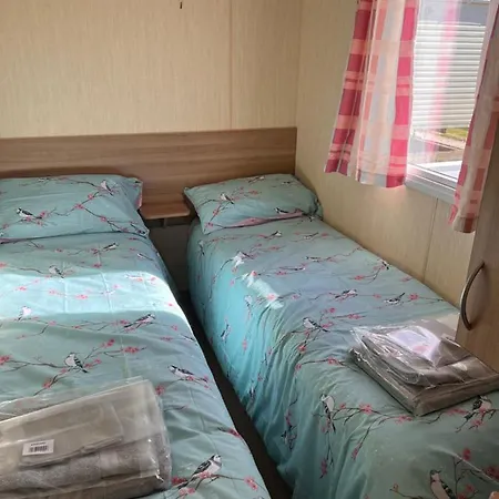 Evans Whitehouse Caravan Towyn-3