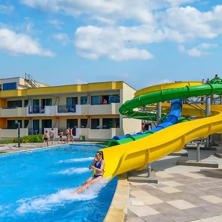 Hotel Glarus Beach& Aqua Park-3