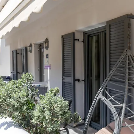Naxos Petite Studios-2
