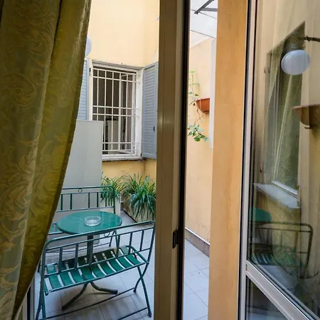 Residenza Due Torri Check In Presso Hotel Centrale Vicolo Cattani 7-2