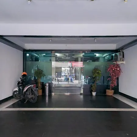 Urbanview Hotel Bes Mangga Besar-3