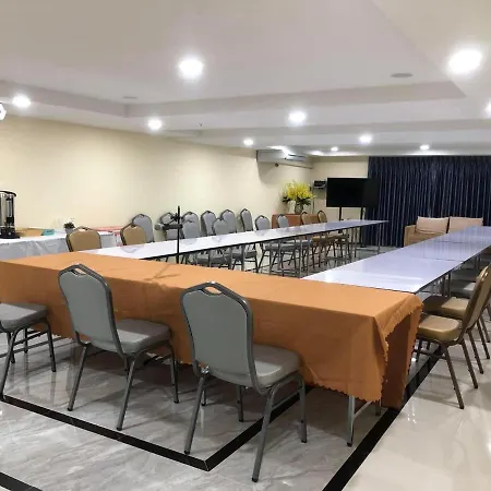 The Lux Ladprao 10-2