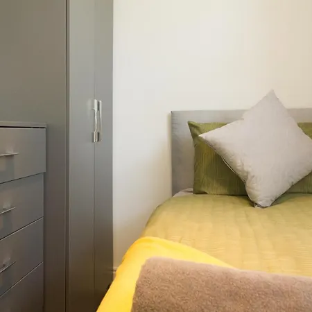 Boaler House, Modern 4 Bed House With Parking Sleeps 8-2