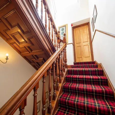 Montague Guest House-2